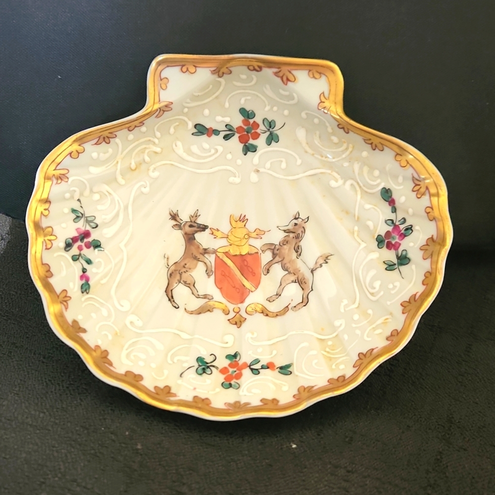 FRANCE VINTAGE SHELL SHAPED DISH BY LIMOGES.